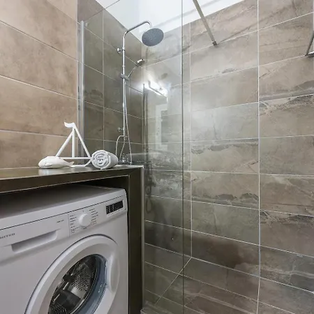 Two Bedroom For 4 Ppl Apartment *
